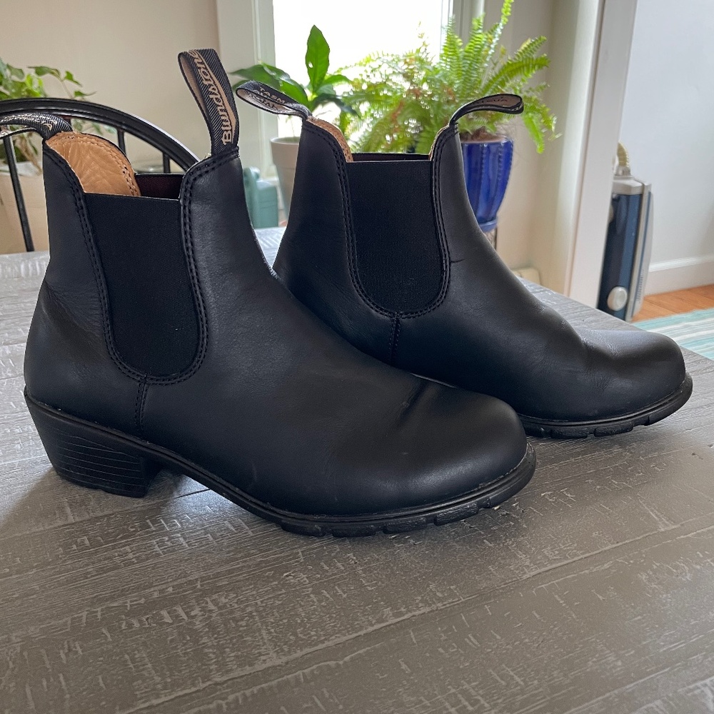 Blundstone Chelsea boots